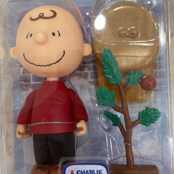 Charlie Brown Christmas with Cap and Pathetic Tree Poseable, NWOT - Picture 3 of 10